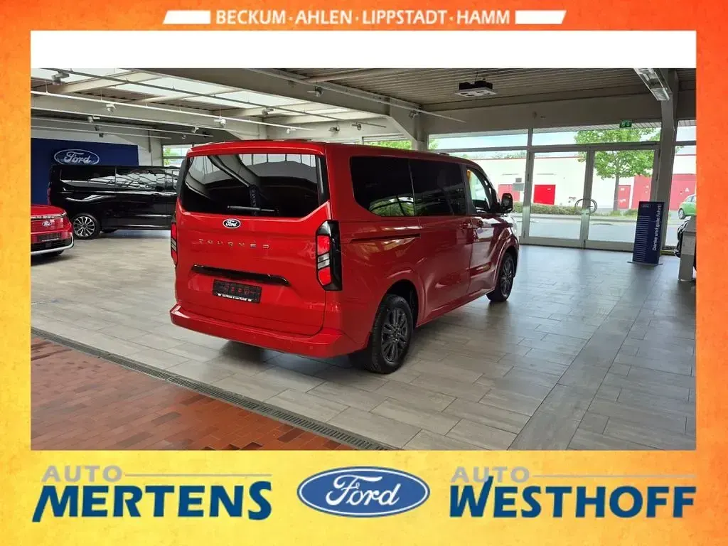 Gebraucht Ford Tourneo Titanium 170 PS (125 kW) 2024 Rot Van / Kleinbus