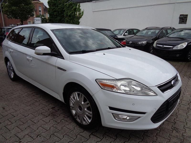 Weiß Gebraucht 2011 Ford Mondeo Kombi | 4.990 € (Etwas zu teuer) - Bild 1/4