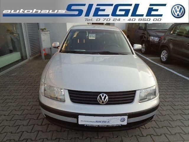 Gebraucht VW Passat 101 PS (74 kW) 1998 Silber metallic Limousine