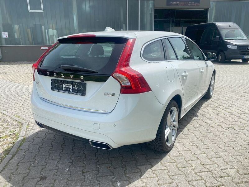 Gebraucht Volvo V60 Momentum 220 PS (161 kW) 2017 Weiß Kombi