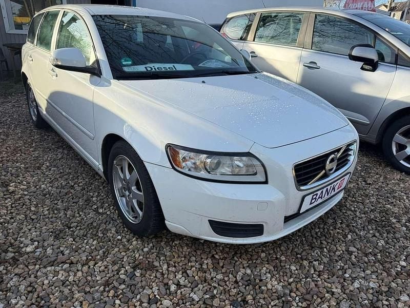Weiß Gebraucht 2011 Volvo V50 Kombi | 4.250 € (Fairer Preis) - Bild 1/4