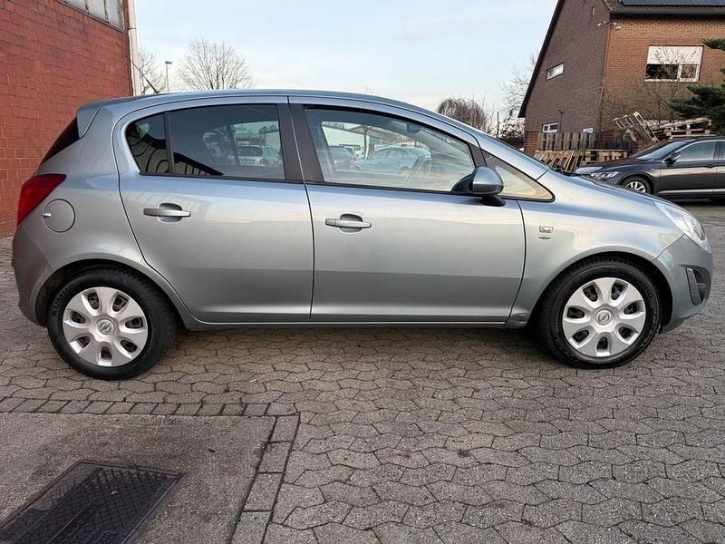 Gebraucht Opel Corsa Satellite 101 PS (74 kW) 2011 Silber Limousine