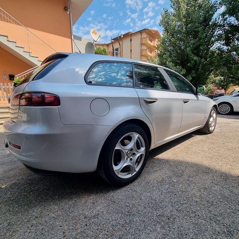 Grau Gebraucht 2006 Alfa Romeo 159 Progression Kombi | 1.599 € (Fairer Preis) - Bild 1/4