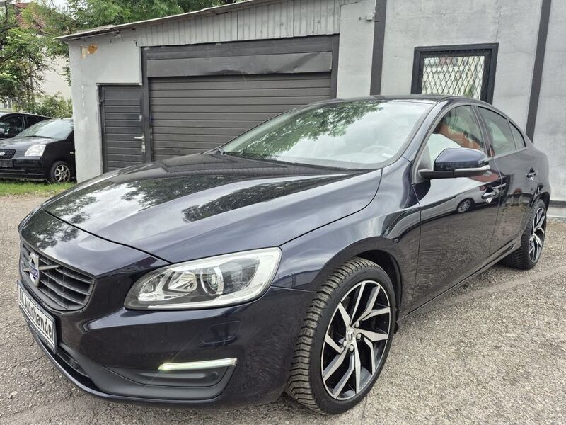 Schwarz Gebraucht 2015 Volvo S60 Momentum Limousine | 11.590 € (Fairer Preis) - Bild 1/4