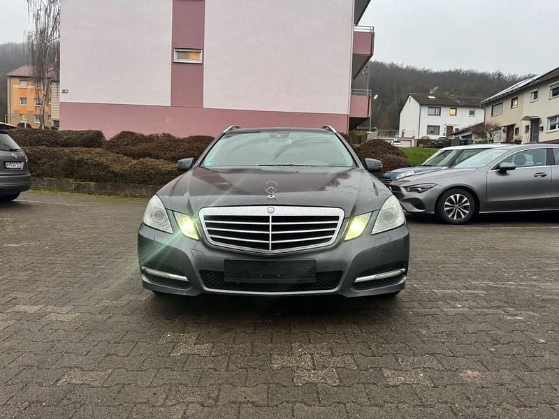 Gebraucht Mercedes E200 Avantgarde 184 PS (135 kW) 2010 Grau Kombi