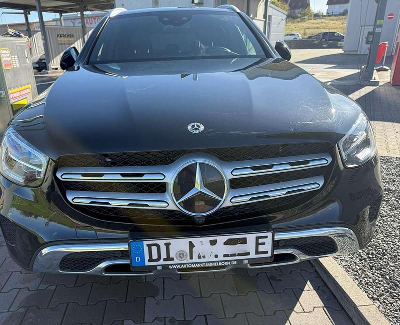 Schwarz Gebraucht 2022 Mercedes GLC300e AMG line SUV | 45.900 € (Teuer) - Bild 1/4