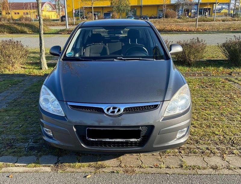 Gebraucht Hyundai i30 Comfort 122 PS (89 kW) 2007 Grau Limousine