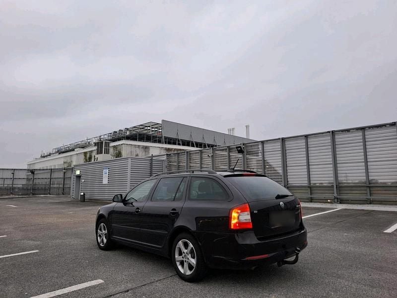 Gebraucht Skoda Octavia 150 PS (110 kW) 2013 Schwarz Kombi