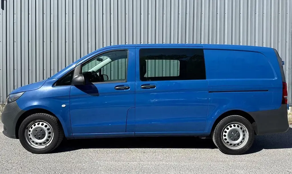 Gebraucht Mercedes Vito 163 PS (119 kW) 2018 Blau Van