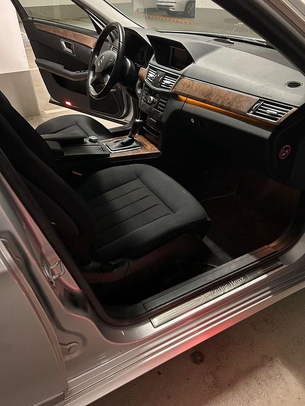 Gebraucht Mercedes E200 Elegance 136 PS (100 kW) 2011 Silber Kombi