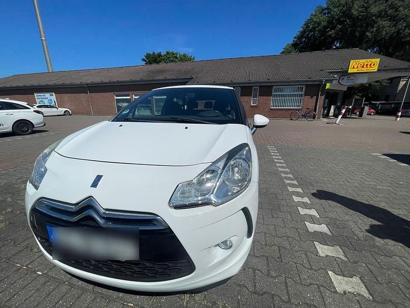 Weiß Gebraucht 2011 Citroën DS3 Kleinwagen | 2.950 € (Fairer Preis) - Bild 1/4