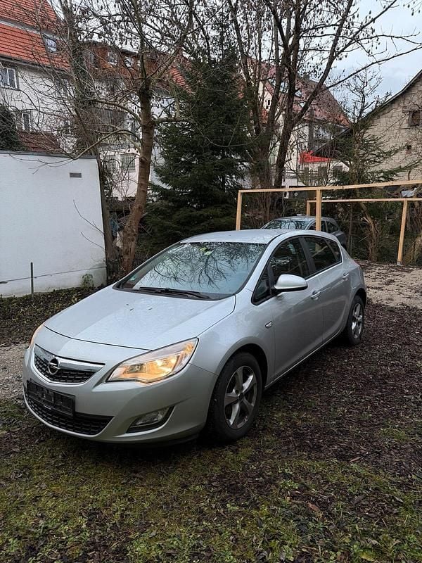 Grau Gebraucht 2010 Opel Astra Kleinwagen | 3.100 € (Fairer Preis) - Bild 1/4