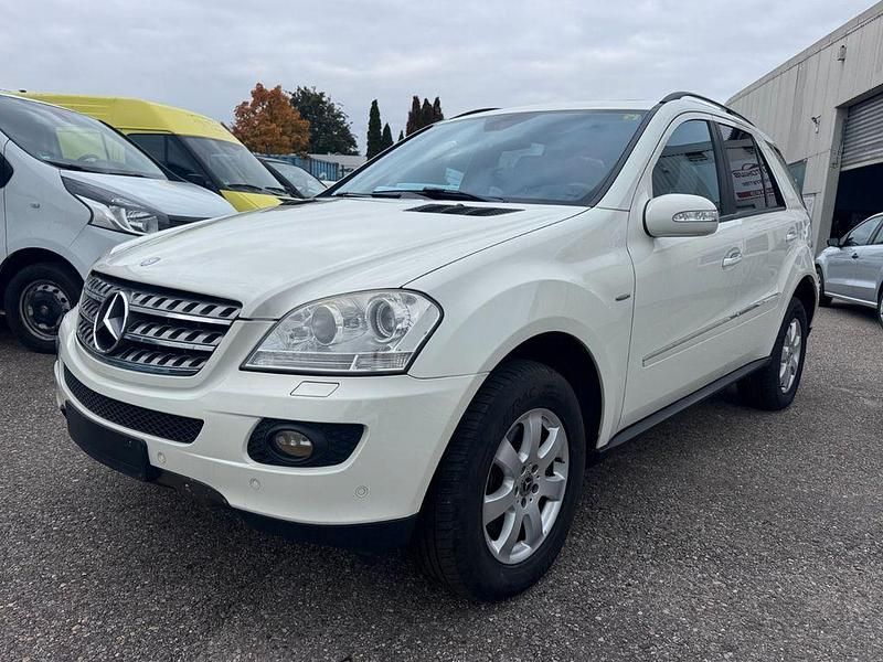 Weiß Gebraucht 2008 Mercedes ML320 Edition 1 SUV | 5.190 € (Guter Preis) - Bild 1/4