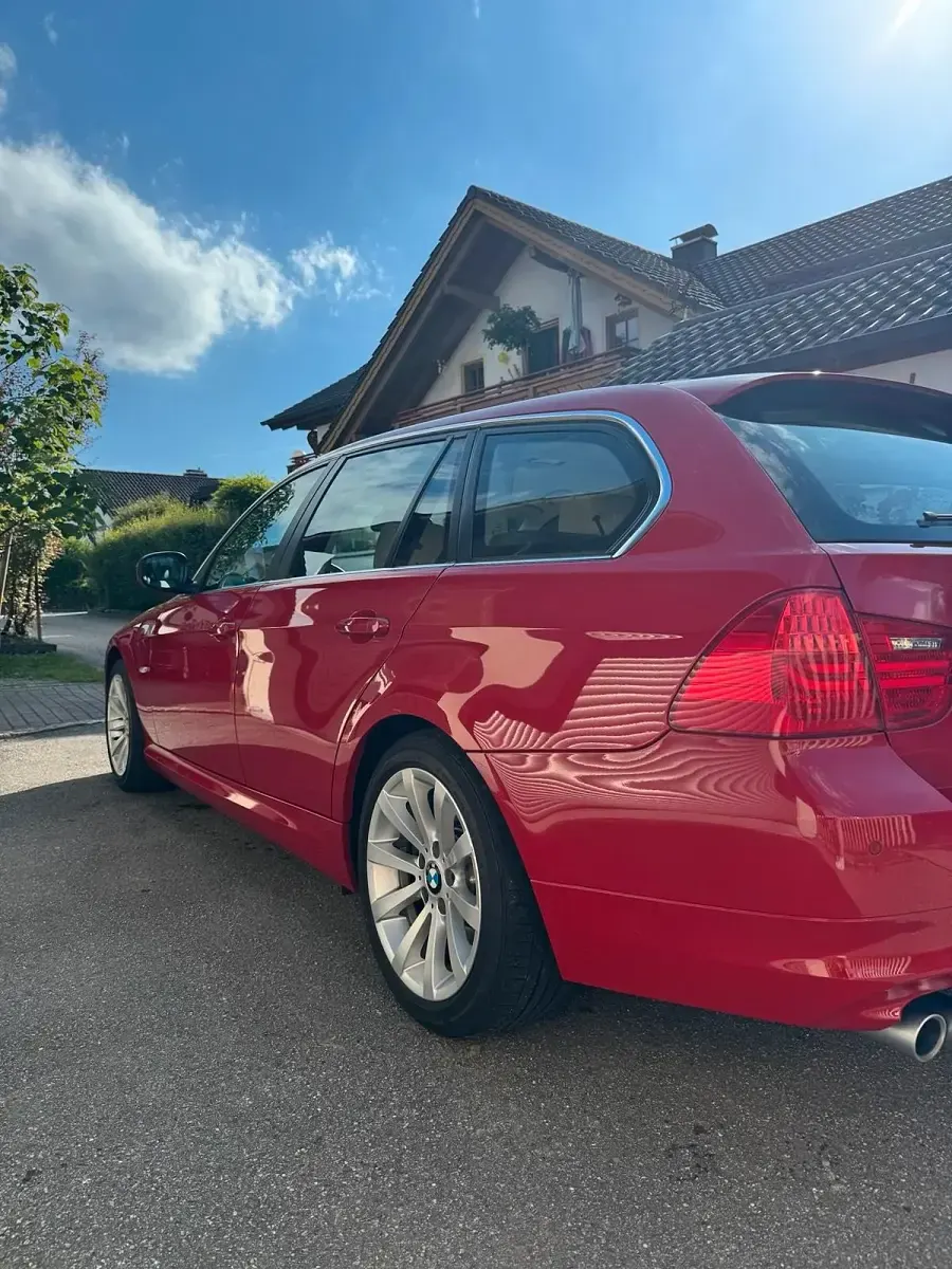 Gebraucht BMW 330 245 PS (180 kW) 2009 Rot Kombi