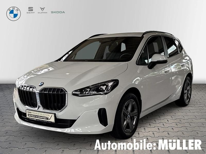 Weiss Gebraucht 2022 BMW 220 Active Tourer Luxury Line Van / Kleinbus | 26.690 € (Guter Preis) - Bild 1/4