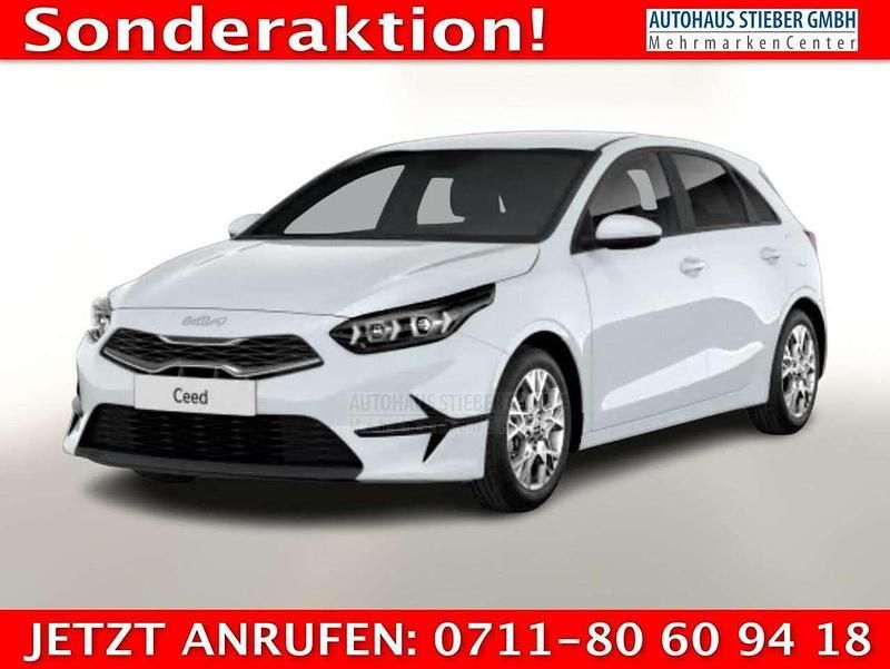 Weiß Neu 2025 Kia Ceed Vision Limousine | 23.295 € (Fairer Preis) - Bild 1/3