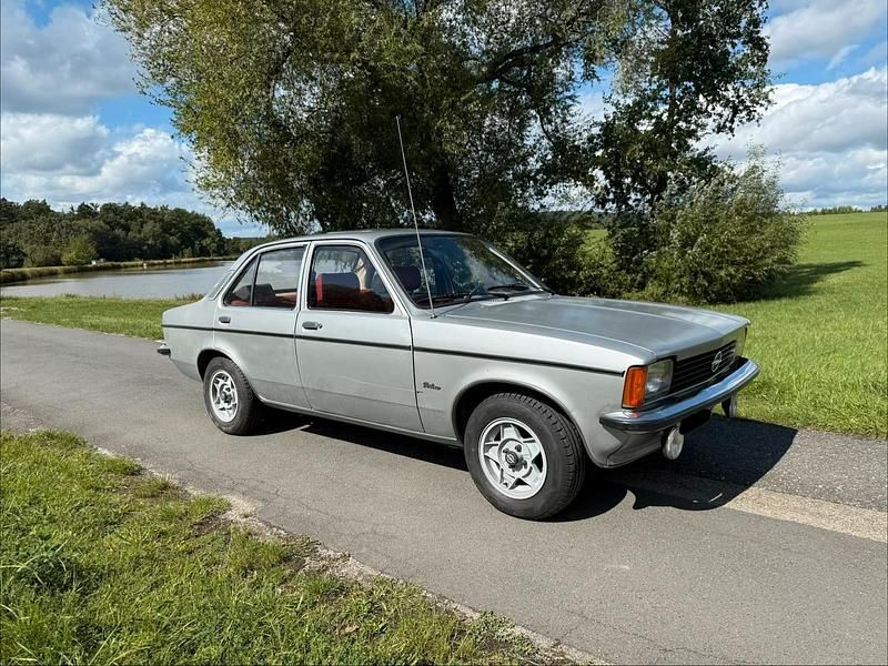 Silber Gebraucht 1979 Opel Kadett Kombi | 5.500 € - Bild 1/4