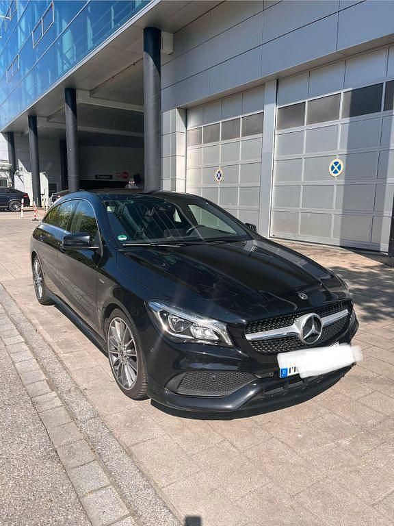 Gebraucht Mercedes CLA200 Shooting Brake Edition 156 PS (114 kW) 2018 Schwarz Kombi