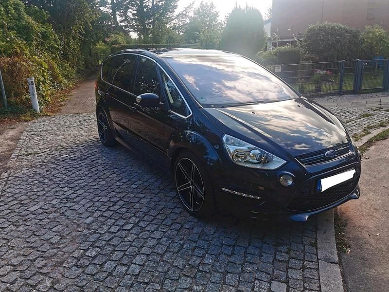 Schwarz Gebraucht 2013 Ford S-MAX S Van / Kleinbus | 10.500 € (Etwas zu teuer) - Bild 1/4