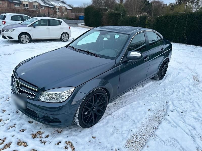 Grau Gebraucht 2007 Mercedes C180 Limousine | 8.500 € (Fairer Preis) - Bild 1/4