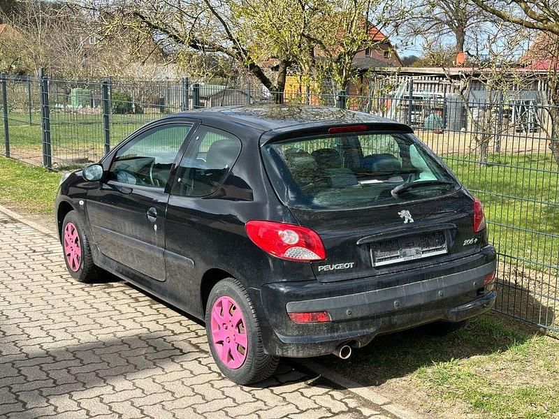 Gebraucht Peugeot 206 60 PS (44 kW) 2011 Schwarz Limousine
