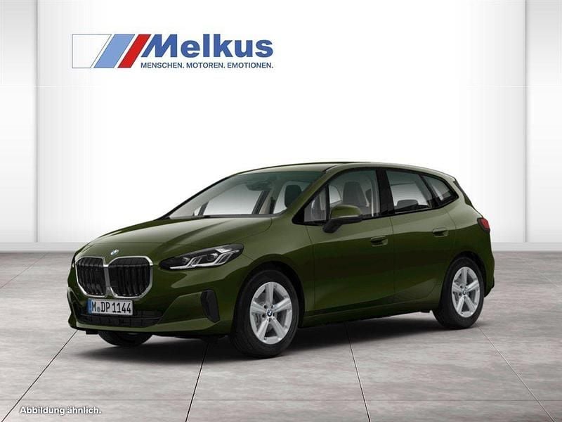 Grün Gebraucht 2024 BMW 216 Van / Kleinbus | 23.970 € (Guter Preis) - Bild 1/4