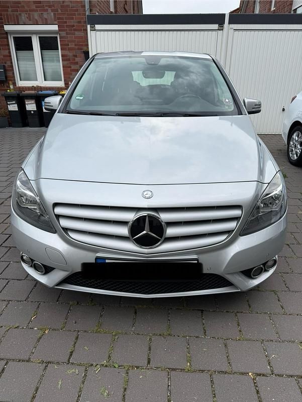 Silber Gebraucht 2014 Mercedes B220 Van / Kleinbus | 12.900 € (Guter Preis) - Bild 1/4