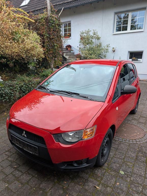 Rot Gebraucht 2009 Mitsubishi Colt Invite Van / Kleinbus | 1.350 € (Fairer Preis) - Bild 1/4
