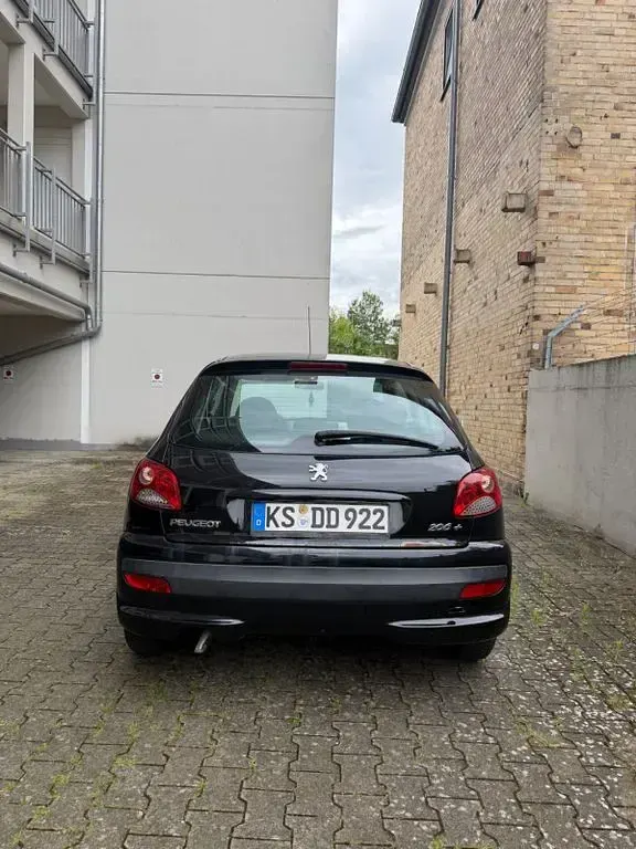 Gebraucht Peugeot 206+ 75 PS (55 kW) 2010 Schwarz Kleinwagen