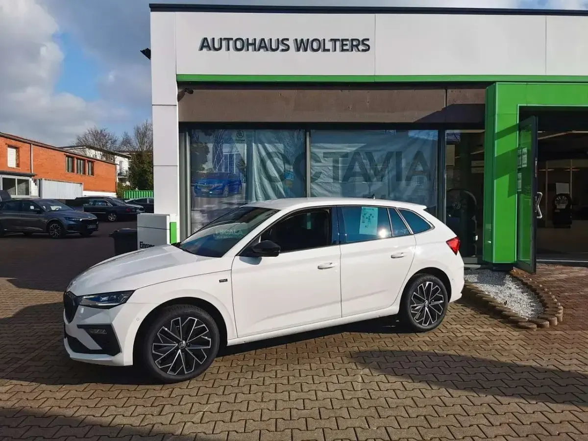 Second-hand Skoda Scala Drive 150 CP (110 kW) 2025 Alb Hatchback