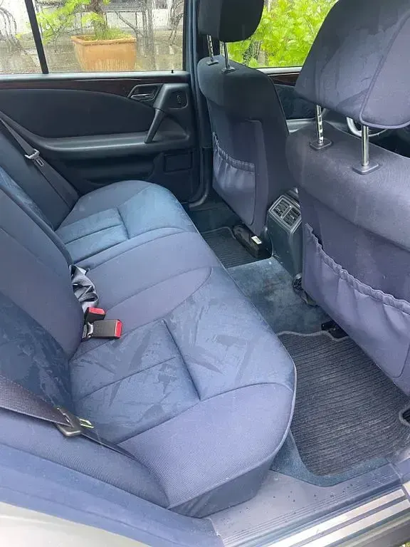 Gebraucht Mercedes E280 Classic 204 PS (150 kW) 1998 Silber Limousine