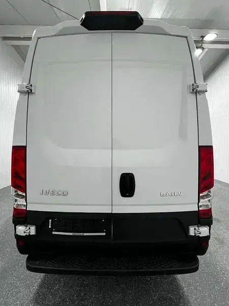 Gebraucht Iveco Daily 156 PS (114 kW) 2024 Weiß Van