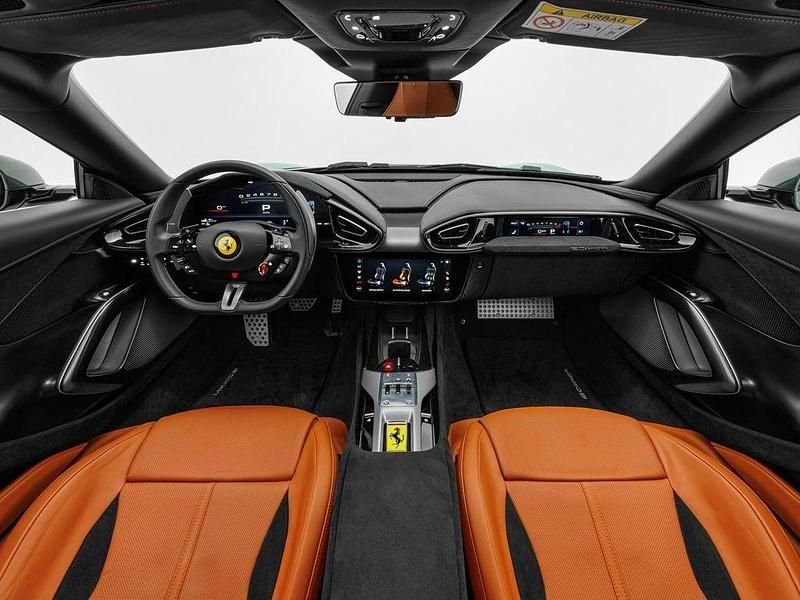 Gebraucht Ferrari 12 Cilindri 829 PS (609 kW) 2025 Verde toscana Coupé