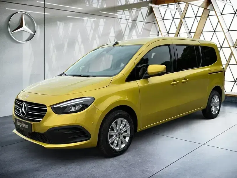 Gebraucht Mercedes T180 Progressive 131 PS (96 kW) 2025 Gelb Van / Kleinbus
