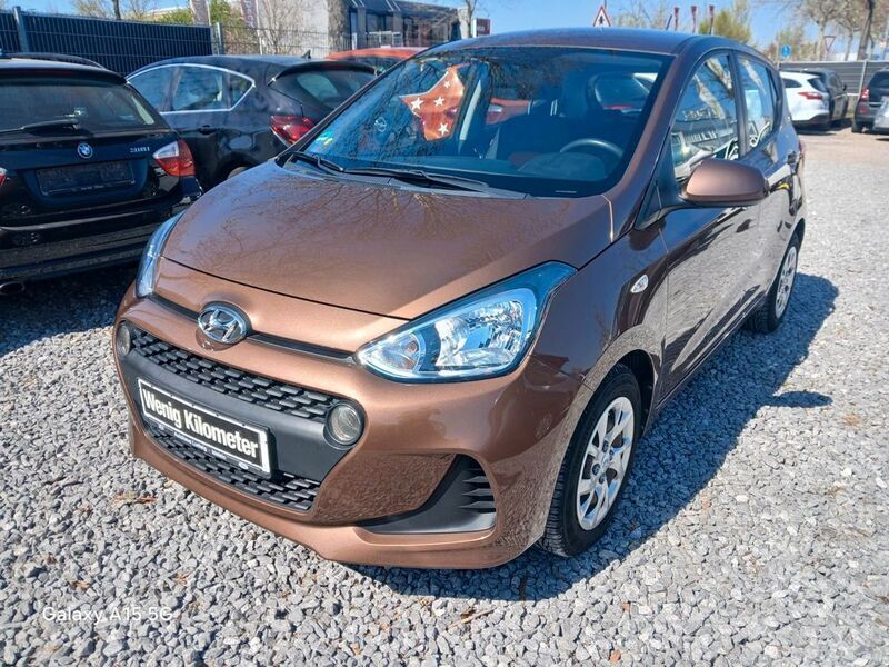 Braun Gebraucht 2017 Hyundai i10 Trend Kleinwagen | 9.190 € (Fairer Preis) - Bild 1/4