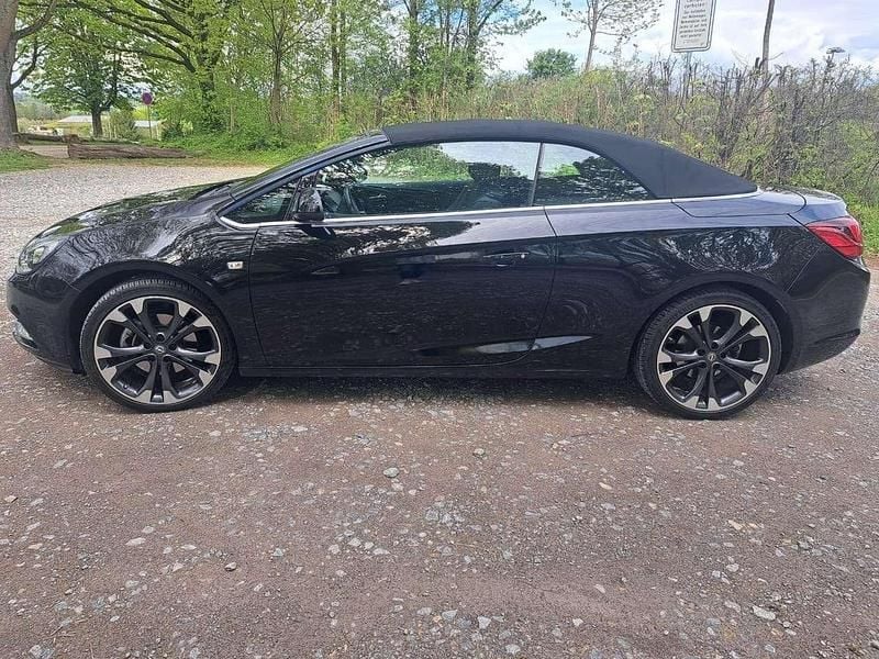 Schwarz Gebraucht 2019 Opel Cascada Innovation Cabrio | 19.400 € (Teuer) - Bild 1/4