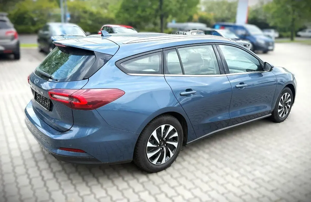 Gebraucht Ford Focus Titanium 125 PS (91 kW) 2022 Blau Kombi