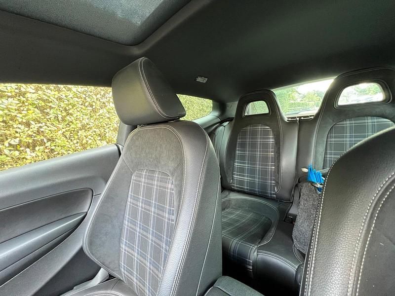 Usata VW Scirocco 170 CV (125 kW) 2011 Argento Coupé