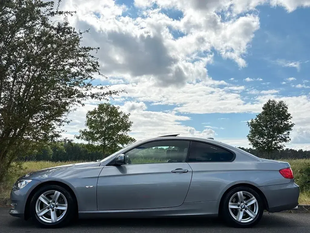 Gebraucht BMW 318 Performance 143 PS (105 kW) 2010 Grau Coupé
