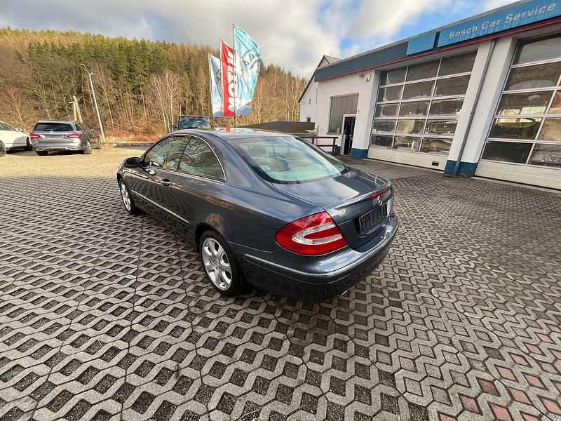 Gebraucht Mercedes CLK320 218 PS (160 kW) 2003 Lolithblaumetallic Coupé