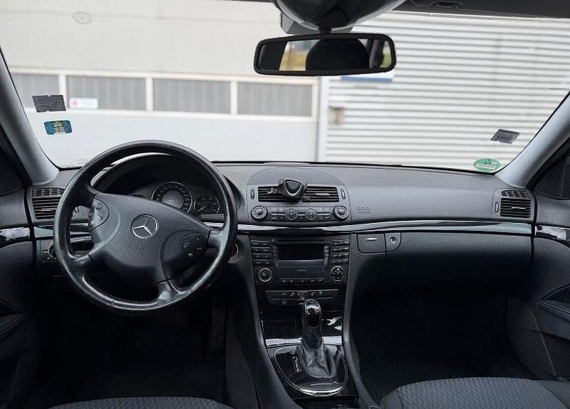 Gebraucht Mercedes E220 150 PS (110 kW) 2005 Schwarz Kombi