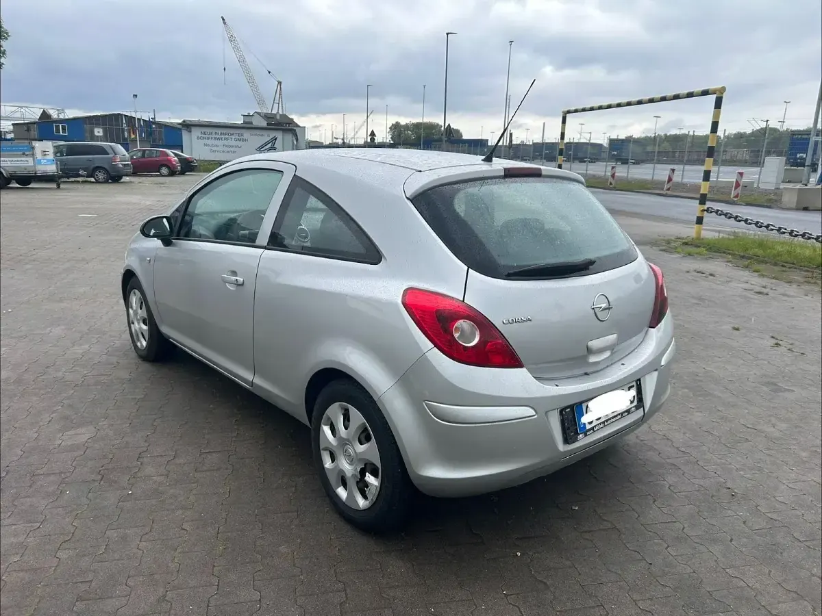 Gebraucht Opel Corsa 80 PS (58 kW) 2009 Silber Kleinwagen
