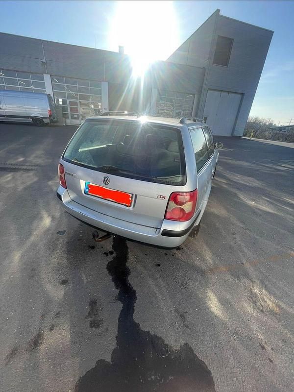 Gebraucht VW Passat 101 PS (74 kW) 2002 Silber Kombi