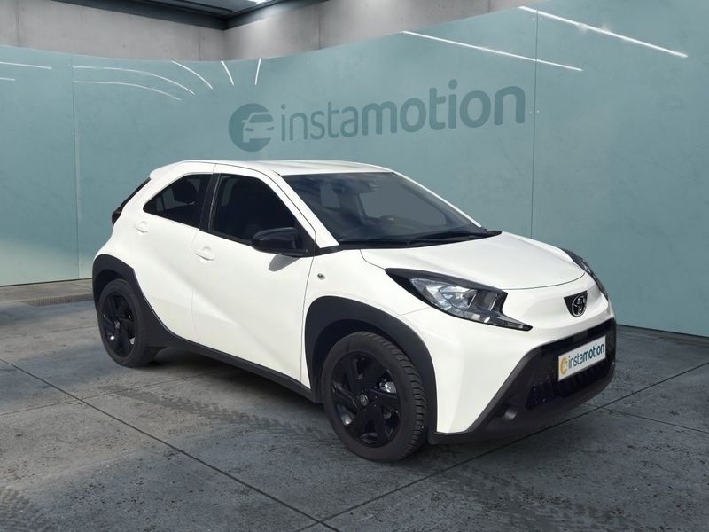 Weiß Gebraucht 2024 Toyota Aygo Business Edition Kleinwagen | 16.290 € (Fairer Preis) - Bild 1/3