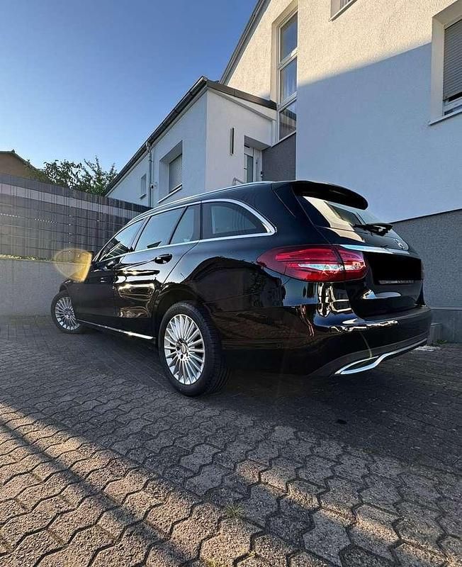 Schwarz Gebraucht 2016 Mercedes C180 Exclusive Kombi | 18.490 € (Fairer Preis) - Bild 1/4