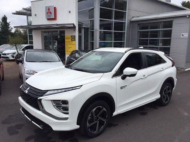 Weiß Gebraucht 2024 Mitsubishi Eclipse Cross Plus SUV | 35.990 € - Bild 1/3