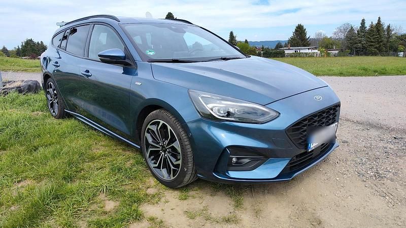 Blau Gebraucht 2020 Ford Focus ST-Line Kombi | 20.700 € (Etwas zu teuer) - Bild 1/4