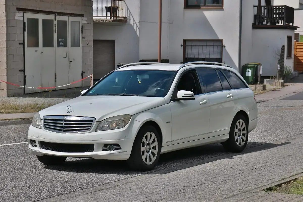 Gebraucht Mercedes C250 204 PS (150 kW) 2010 Kombi