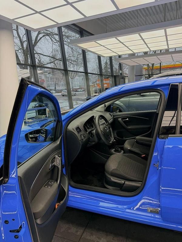 Gebraucht VW Polo 90 PS (66 kW) 2015 Blau Kleinwagen