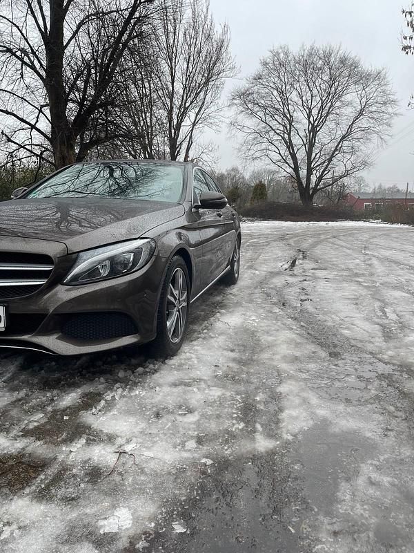 Gebraucht Mercedes C220 Avantgarde 170 PS (125 kW) 2017 Braun Limousine